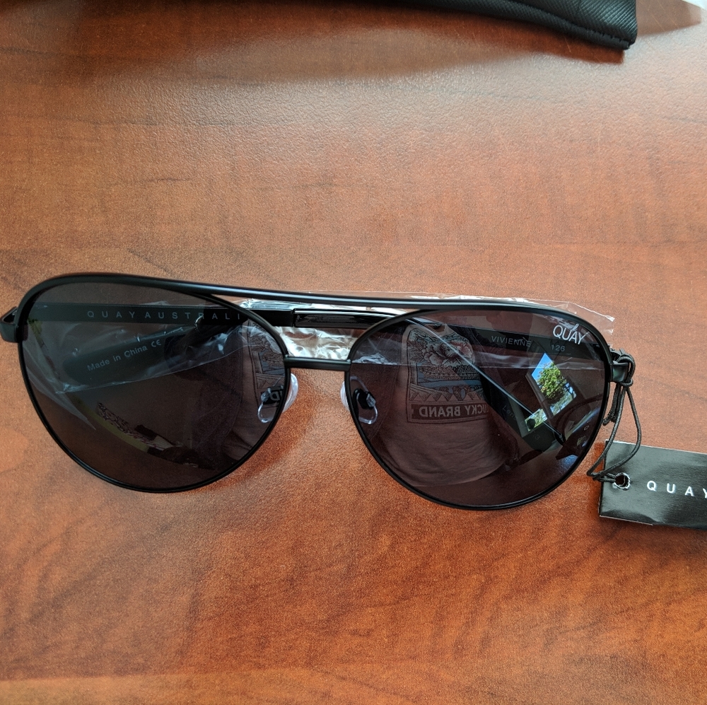 NWT Quay Australia Vivienne aviator sunglasses